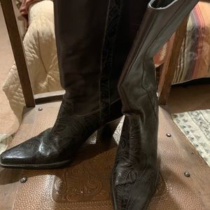 Antonio Melani stunning boots size 7